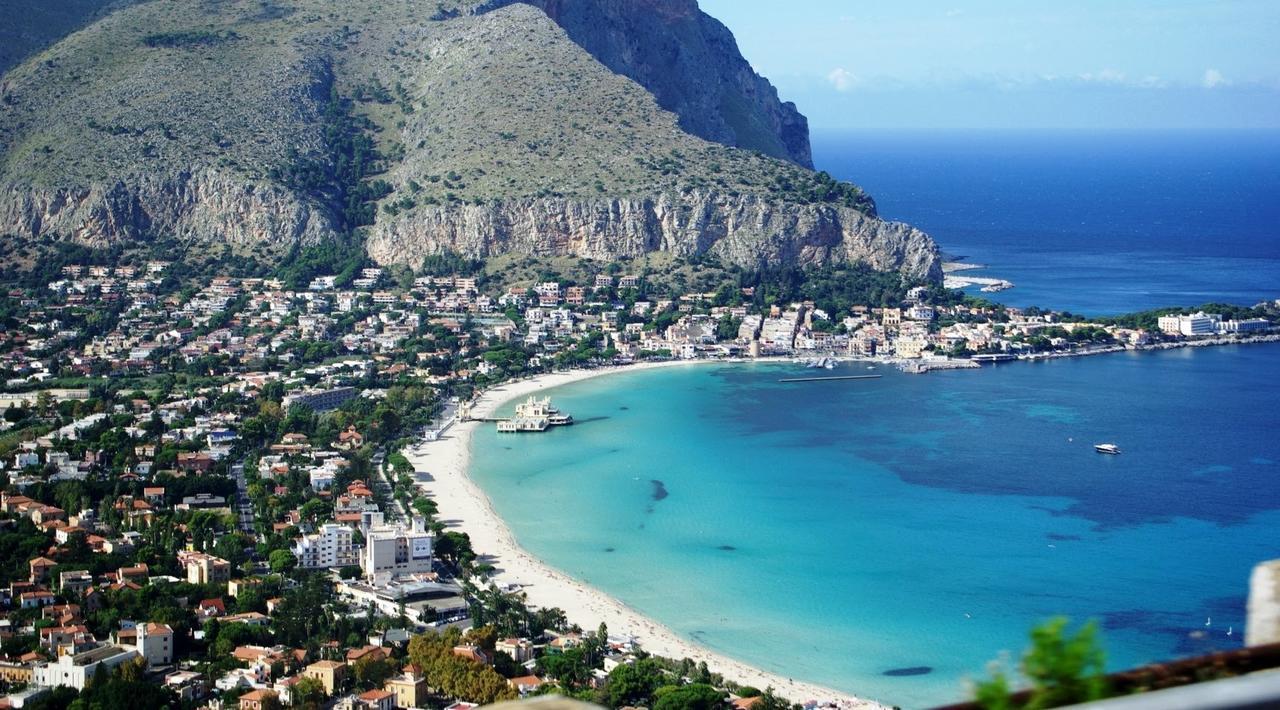 Mondello Suites Feels Like Home Eksteriør billede